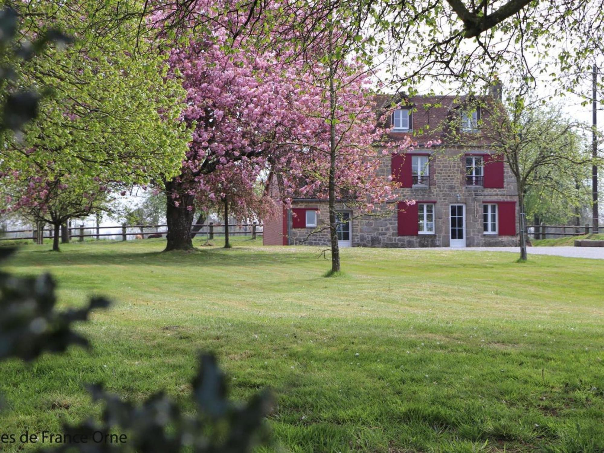 Maison Normande Renovee Avec Grand Jardin, Ideale Pour Famille, Proche Lac Et Randonnees - Fr-1-497-143 Menil-Gondouin Dış mekan fotoğraf